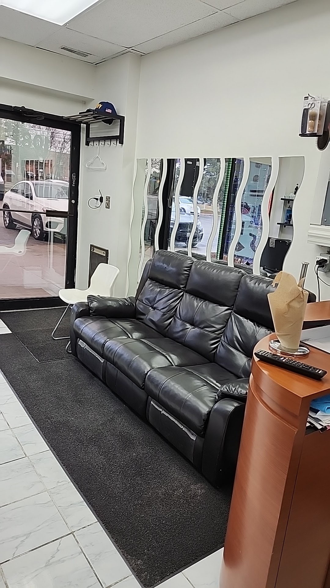 Waiting area at Kamal Barber Shop